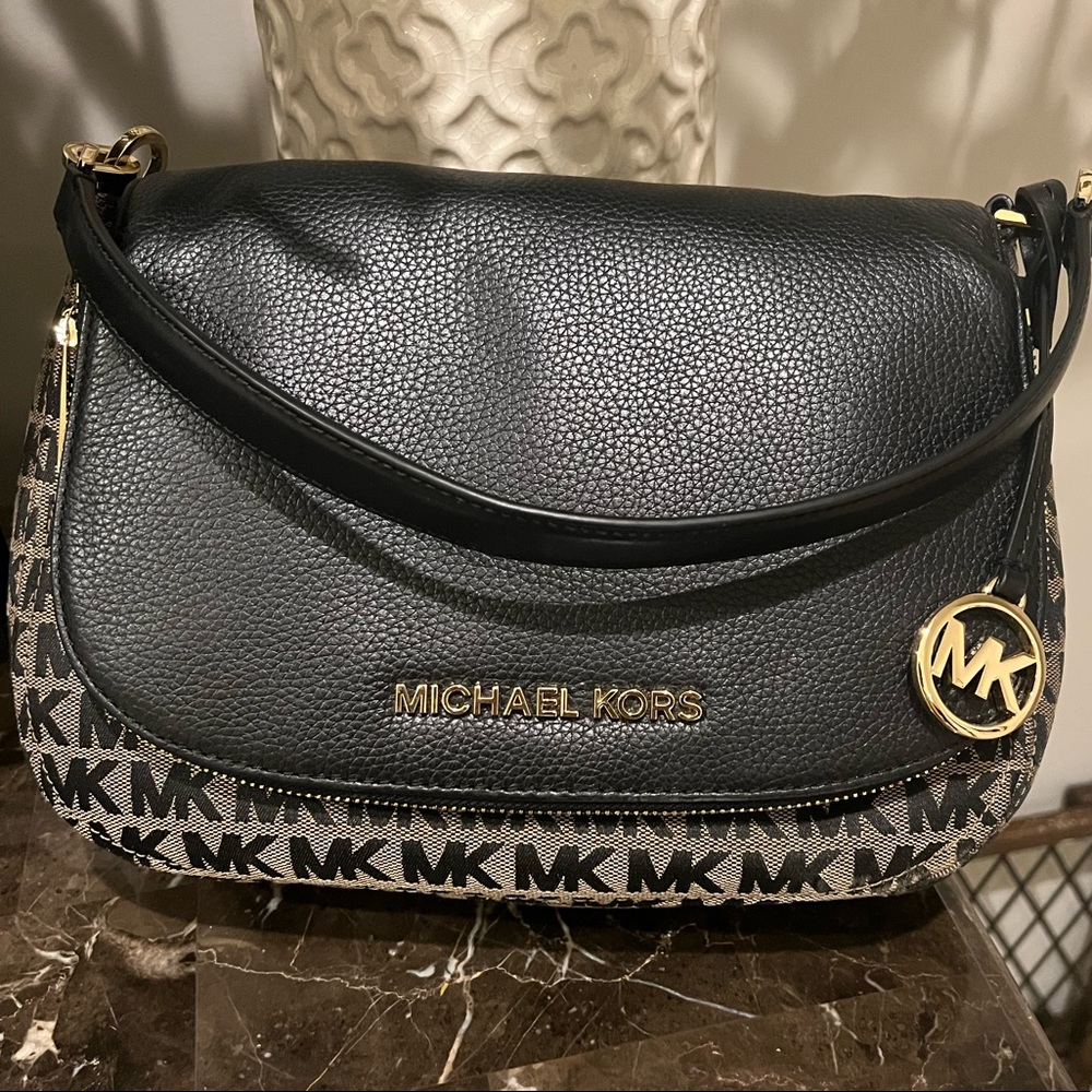 Michael Kors Bedford Small Flap Crossbody in EUC
